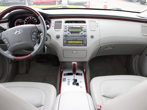 Used 2006 Hyundai Azera Limited image 17