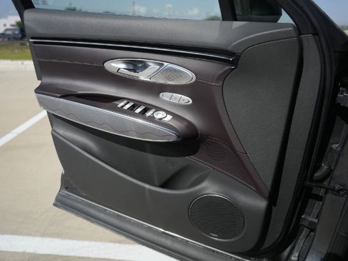 Used 2022 Genesis GV70 2.5T w/ Advanced Package image 19