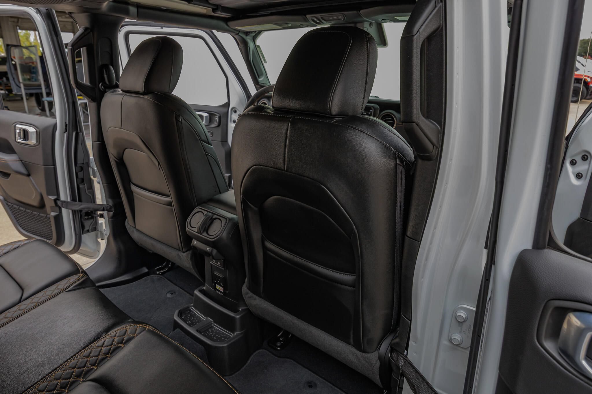 Used 2022 Jeep Wrangler Unlimited Sahara AWD/4WD image 33