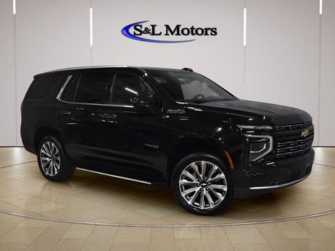 Used 2025 Chevrolet Tahoe High Country AWD/4WD image 6