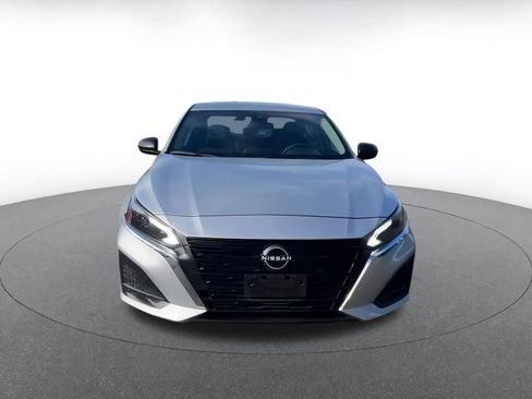 Used 2024 Nissan Altima 2.5 SV image 4