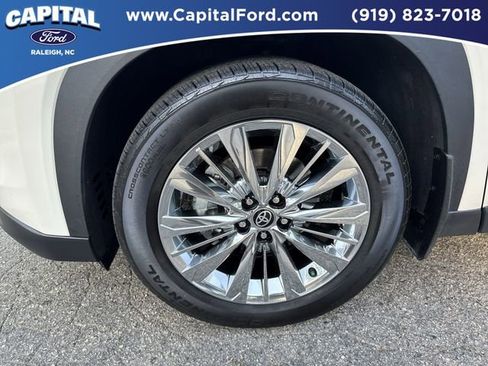 Used 2024 Toyota Grand Highlander AWD image 12