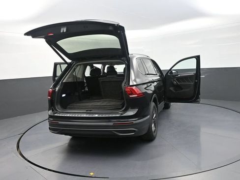 Used 2023 Volkswagen Tiguan SE FWD image 45
