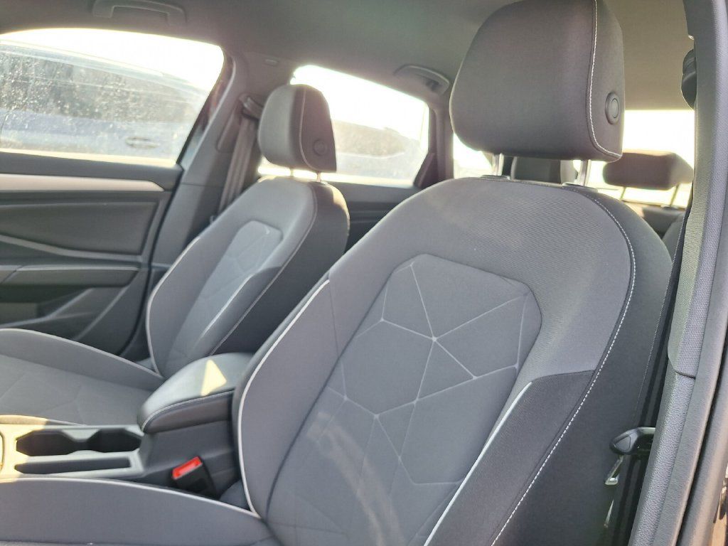 Used 2026 Volkswagen Jetta Sport FWD image 5
