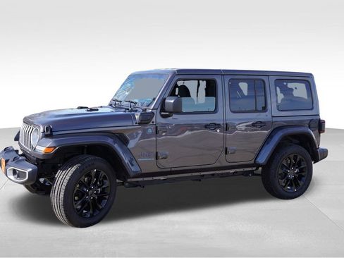 Certified 2025 Jeep Wrangler Unlimited Sahara w/ Safety Group image 10