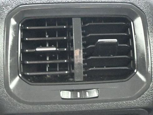 Used 2022 Volkswagen Tiguan SE FWD image 12