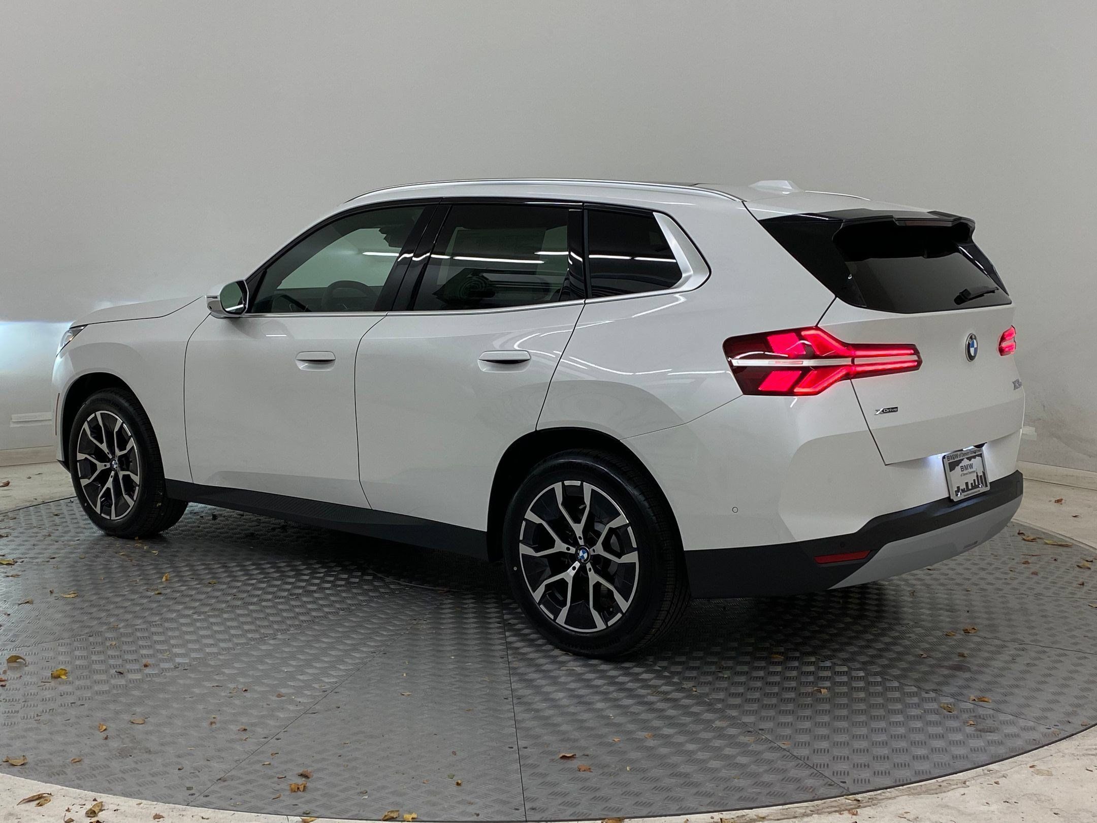 Used 2026 BMW X3 xDrive30i w/ Premium Package AWD/4WD image 3