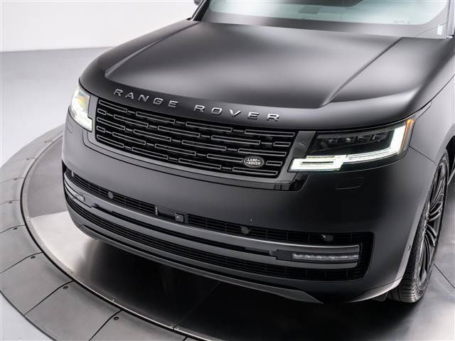 Used 2025 Land Rover Range Rover SE AWD/4WD image 9