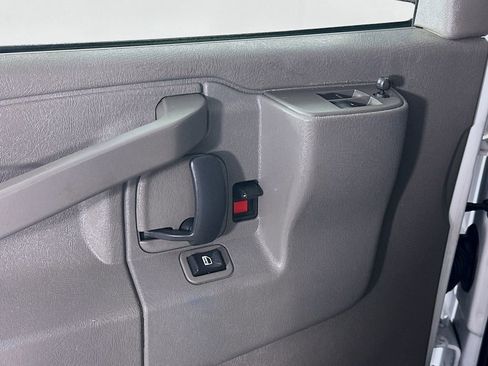Used 2022 Chevrolet Express 2500 Extended image 23
