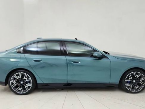 Used 2024 BMW 530i image 6