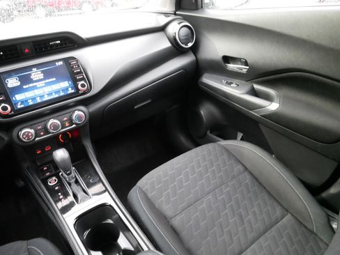 Certified 2024 Nissan Kicks SV image 11