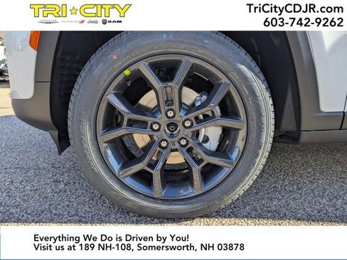 New 2025 Jeep Grand Cherokee Limited image 23