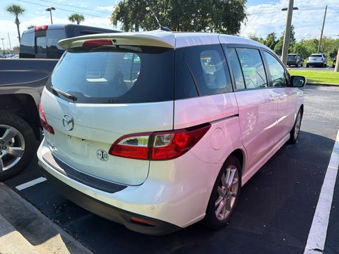 Used 2014 MAZDA MAZDA5 Touring w/ Moonroof & Audio Package FWD image 4