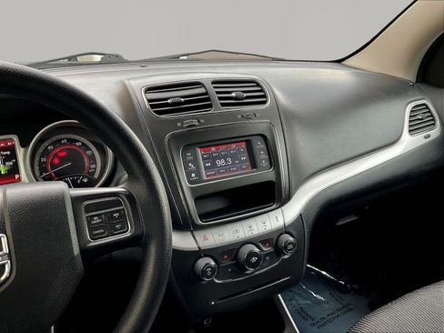 Used 2017 Dodge Journey SXT w/ Comfort/Convenience Group FWD image 9