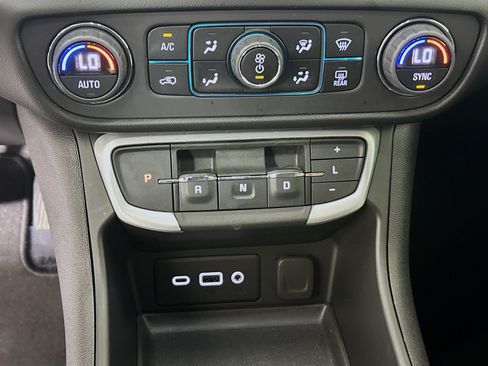 Used 2022 GMC Terrain SLE w/ Driver Convenience Package FWD image 23