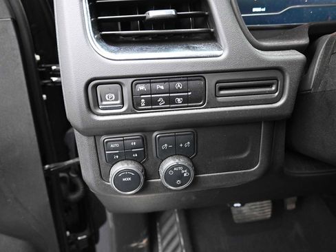 Used 2024 Chevrolet Suburban Z71 w/ Luxury Package image 5