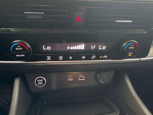 Used 2021 Nissan Rogue SV image 30