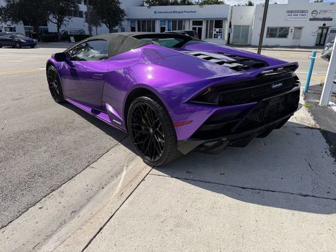 Used 2020 Lamborghini Huracan EVO image 7