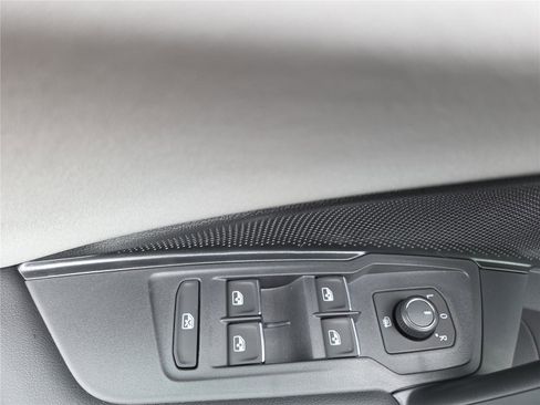 New 2026 Volkswagen Tiguan SE AWD/4WD image 13