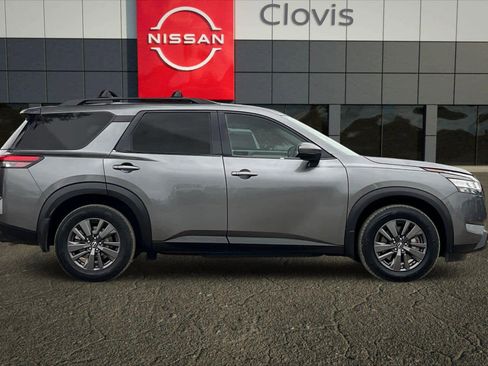 Used 2022 Nissan Pathfinder SV w/ SV Premium Package image 9