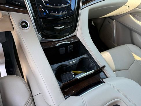 Used 2017 Cadillac Escalade Premium Luxury AWD/4WD image 32