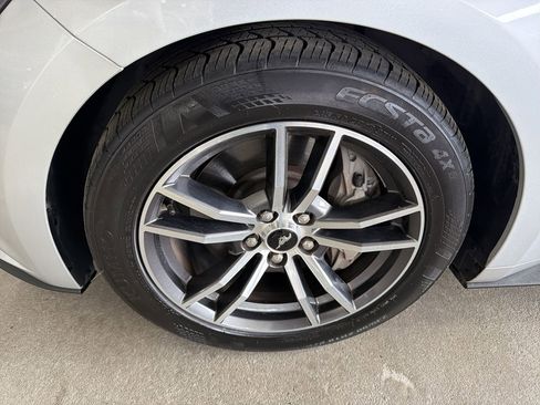 Used 2017 Ford Mustang GT Premium image 9