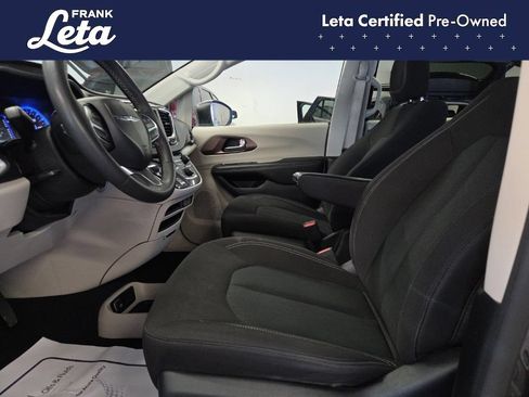 Used 2023 Chrysler Voyager LX FWD image 13