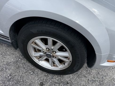 Used 2007 Ford Mustang Premium RWD image 9