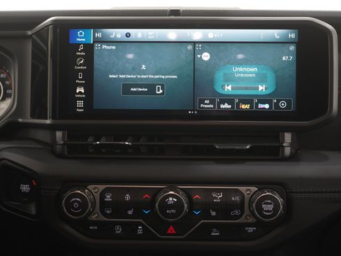 Used 2025 Jeep Wrangler Unlimited Rubicon w/ Convenience Group AWD/4WD image 18