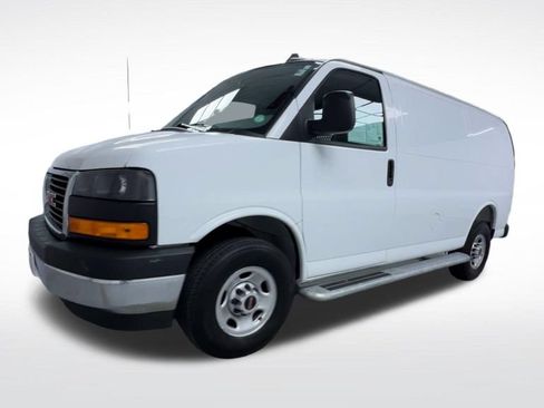 Used 2025 GMC Savana 2500 w/ Driver Convenience Package RWD image 4