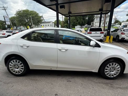 Used 2017 Toyota Corolla LE w/ Carpet Mat Package (TMS) FWD image 6