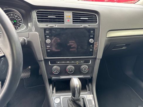 Used 2019 Volkswagen Golf SE w/ Driver Assistance Package FWD image 8