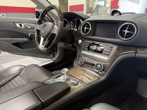 Used 2013 Mercedes-Benz SL 550 image 19