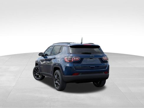 Used 2026 Jeep Compass Latitude AWD/4WD image 3