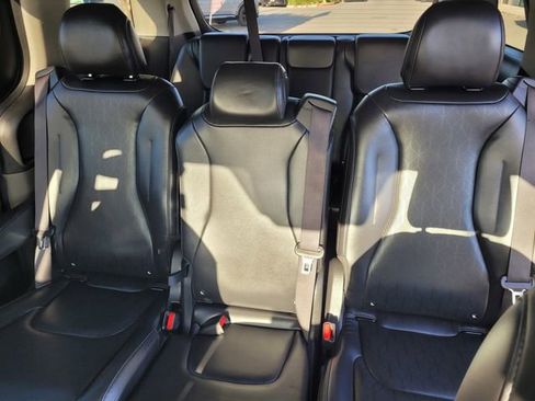 Used 2025 Kia Carnival FWD image 10