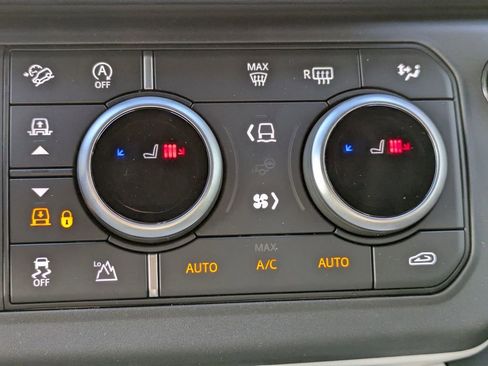 New 2026 Land Rover Defender 110 X-Dynamic SE image 24