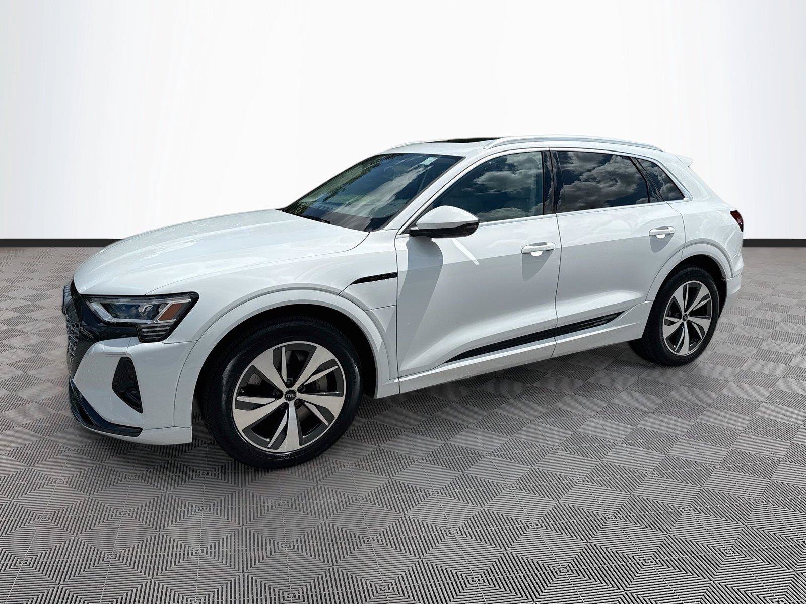 Certified 2024 Audi Q8 e-tron Premium Plus AWD/4WD image 3