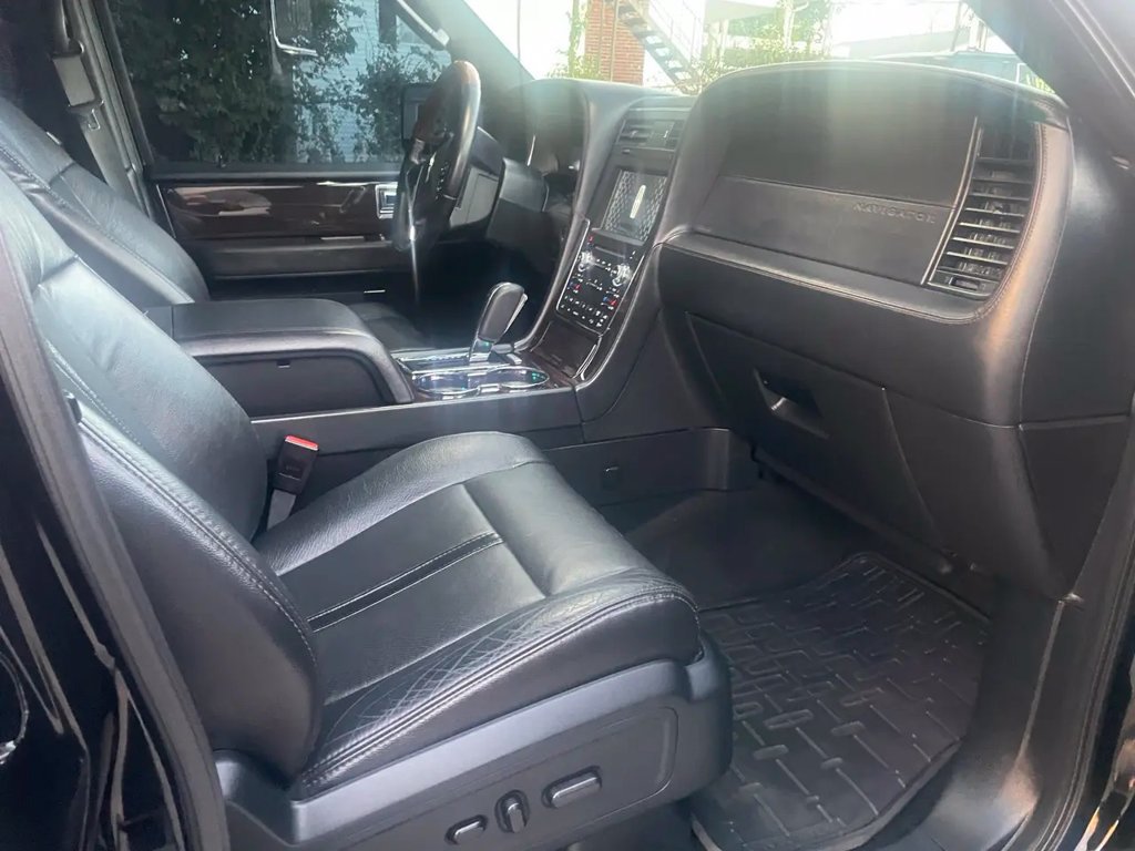 Used 2017 Lincoln Navigator Reserve AWD/4WD image 20