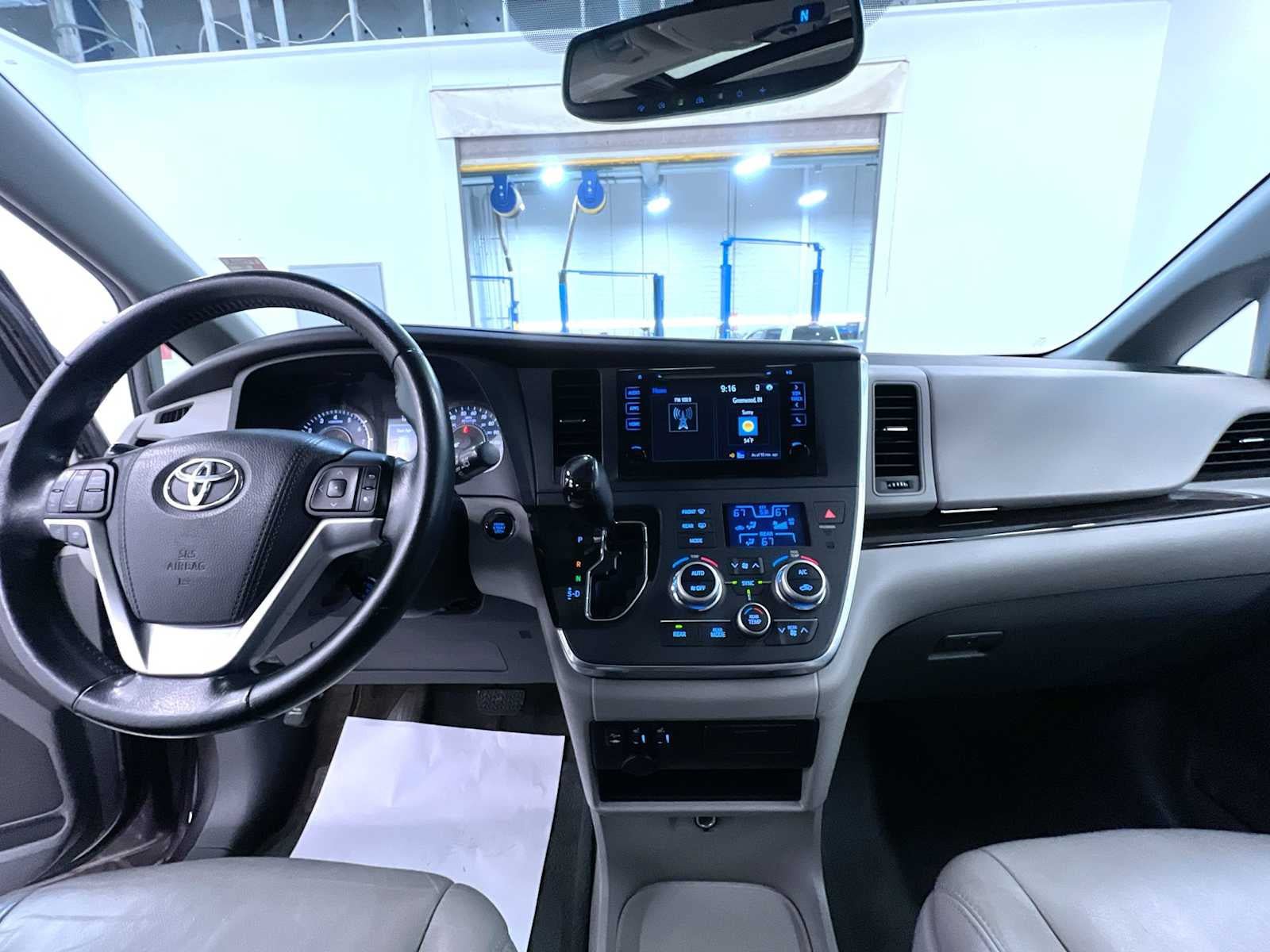 Used 2015 Toyota Sienna XLE FWD image 23