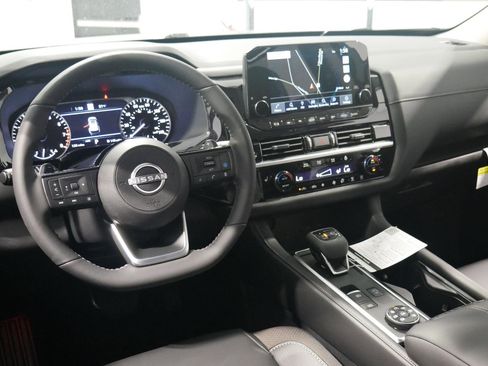 New 2025 Nissan Pathfinder SL image 14