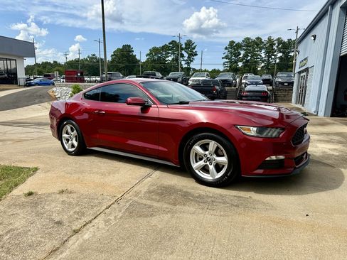 Used 2017 Ford Mustang Coupe RWD image 2