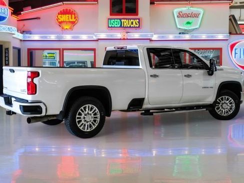 Used 2020 Chevrolet Silverado 3500 High Country image 3