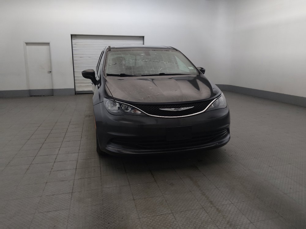Used 2017 Chrysler Pacifica Touring FWD image 14