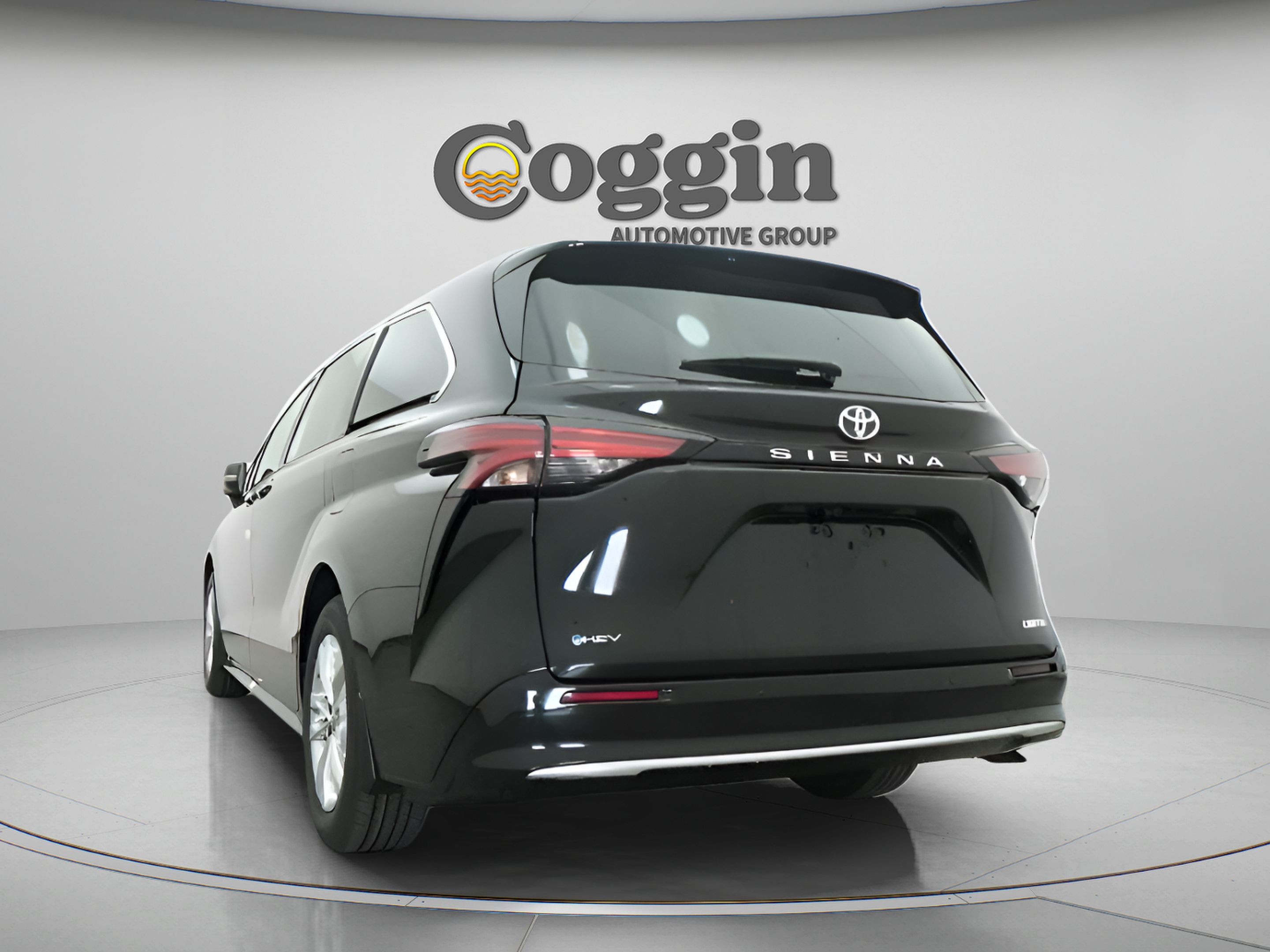 Certified 2026 Toyota Sienna Limited FWD image 11