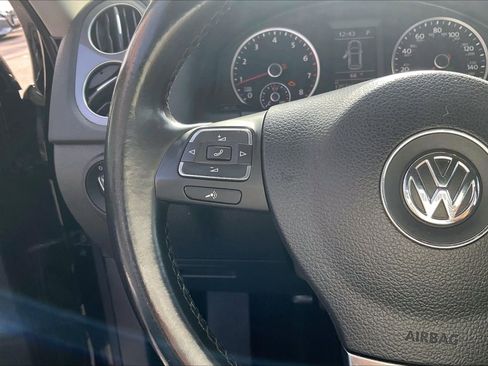 Used 2017 Volkswagen Tiguan Limited w/ Premium Package image 18