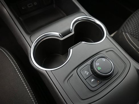 Used 2024 GMC Terrain SLE image 31