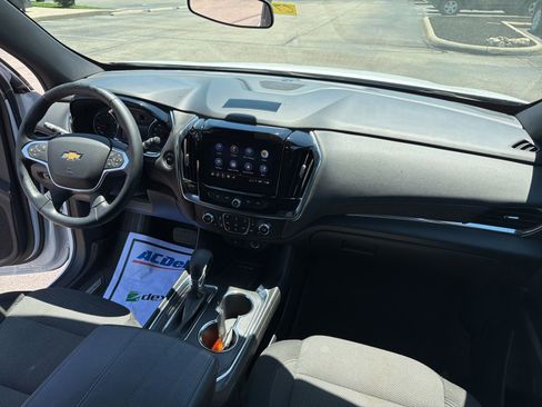Used 2023 Chevrolet Traverse LT FWD image 32