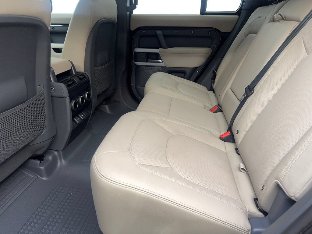 Used 2023 Land Rover Defender 110 SE AWD/4WD image 34