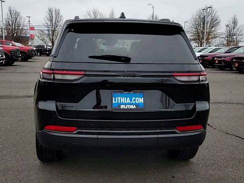 New 2025 Jeep Grand Cherokee Altitude image 7