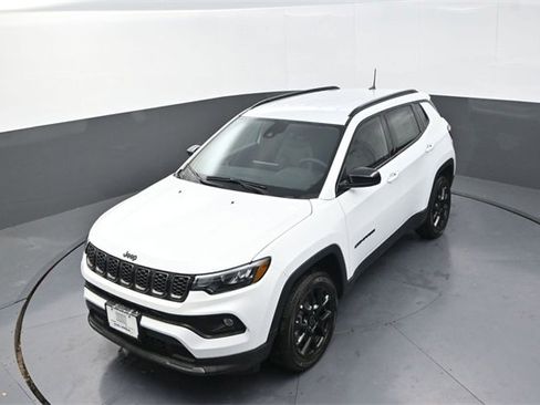 New 2026 Jeep Compass Latitude image 11